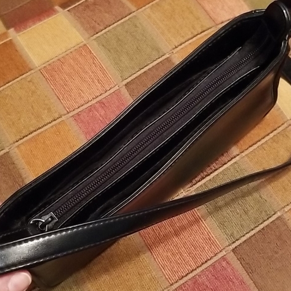 EUC Villager Liz Claiborne Black Handbag. - Picture 8 of 9